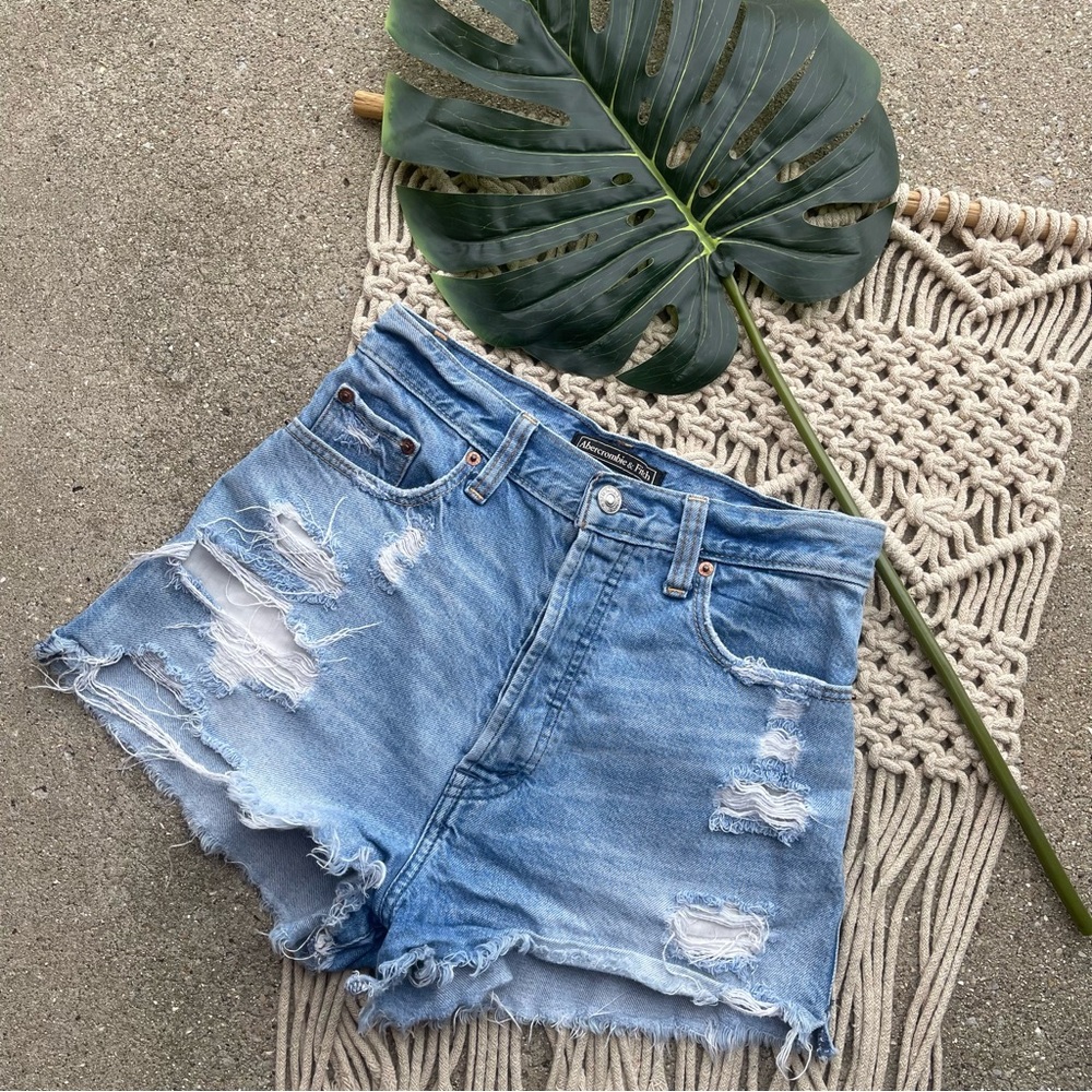 Abercrombie & Fitch Distressed Jean Shorts Size 24